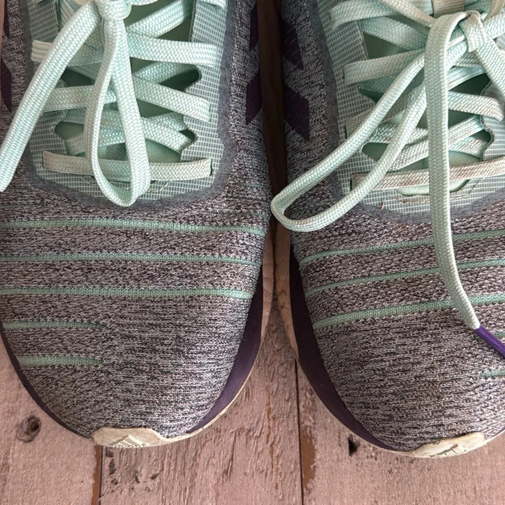 Sneakers - Picture 3 of 7
